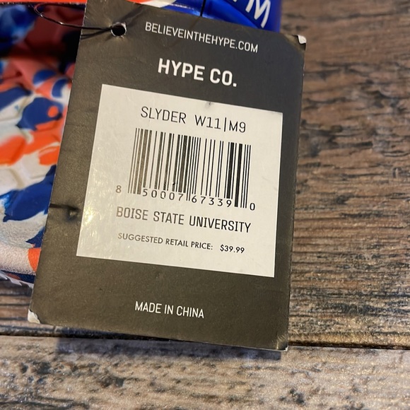 Hype Co. Boise State slides. NWT. Men’s size 9. Women’s size 11. W/ Nike Scarf. - Picture 9 of 10